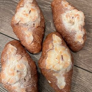 Artisan Almond Croissants candles 4